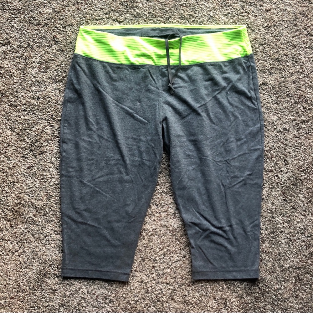 Fitted Crop Athletic Pant